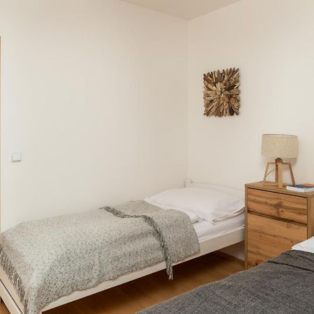 Sunny Apartment In Modrany By Prague Days 外观 照片