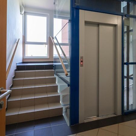 Sunny Apartment In Modrany By Prague Days 外观 照片