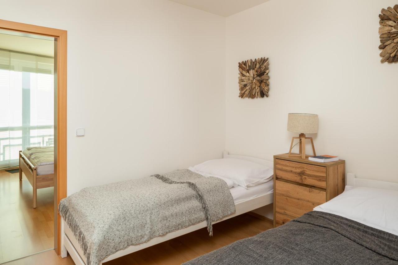 Sunny Apartment In Modrany By Prague Days 外观 照片