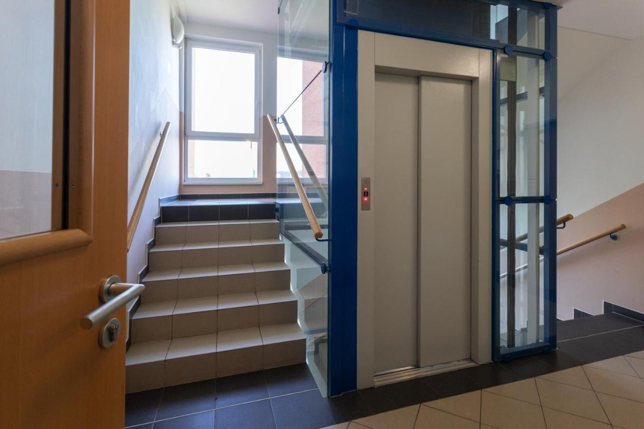 Sunny Apartment In Modrany By Prague Days 外观 照片