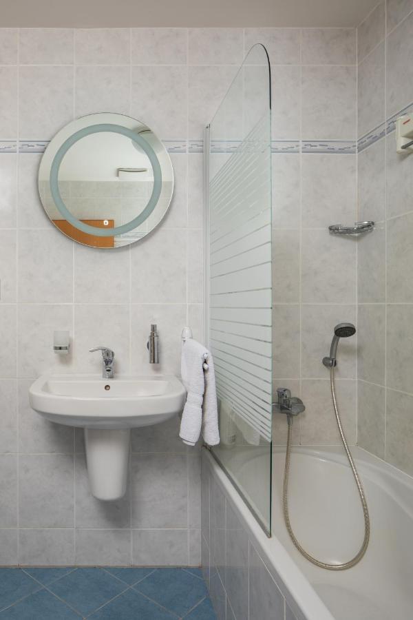 Sunny Apartment In Modrany By Prague Days 外观 照片